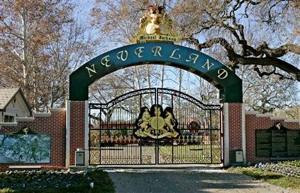 neverland-gate1.jpg